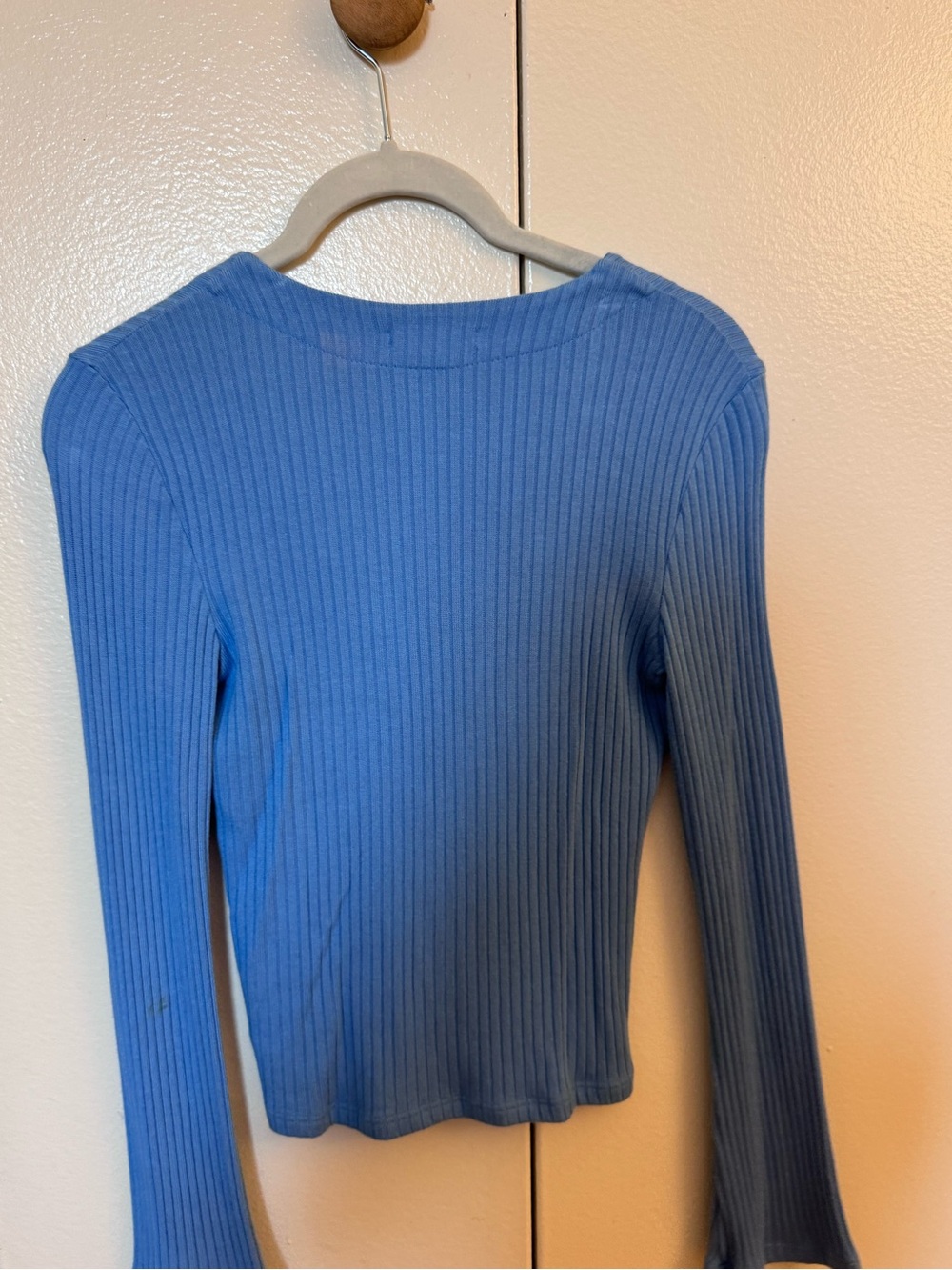 Reformation Periwinkle Ribbed V-Neck Buttoned Top - Picture 2 of 2